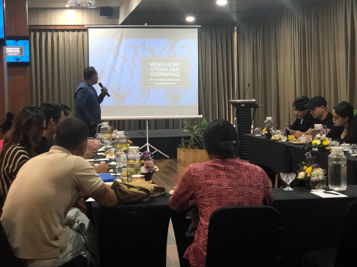 SSR YKP Kegiatan penguatan kapasitas komunitas terkait dukungan psikologis oleh narasumber dr. Rai dari RSU Wangaya Kerti Praja Foundation