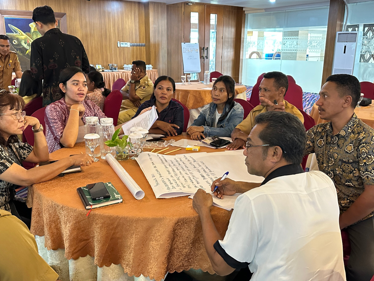 Penguatan Kapasitas Aparatur Desa dalam Pengembangan Strategi Implementasi Rekomendasi Rencana Aksi Pencegahan Kekerasan Berbasis Gender dan Ketahanan Perempuan akibat Dampak Perubahan Iklim melalui Musrenbangdes di Nusa Tenggara Timur penguatan kapasitas aparatur desa dalam pengembangan strategi implementasi rekomendasi rencana aksi pencegahan kekerasan berbasis gender di nusa tenggara timur hari 2 5 Kerti Praja Foundation
