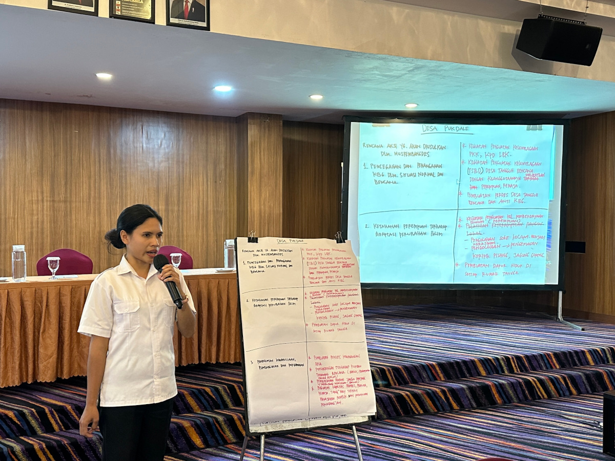 Penguatan Kapasitas Aparatur Desa dalam Pengembangan Strategi Implementasi Rekomendasi Rencana Aksi Pencegahan Kekerasan Berbasis Gender dan Ketahanan Perempuan akibat Dampak Perubahan Iklim melalui Musrenbangdes di Nusa Tenggara Timur penguatan kapasitas aparatur desa dalam pengembangan strategi implementasi rekomendasi rencana aksi pencegahan kekerasan berbasis gender di nusa tenggara timur hari 2 7 Kerti Praja Foundation